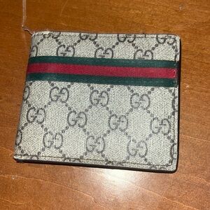 gucci wallet